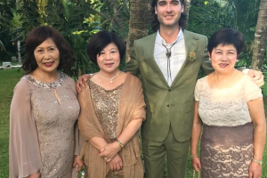 John Reed Loflin with Rebecca's Taiwanese mother <br/>Instagram