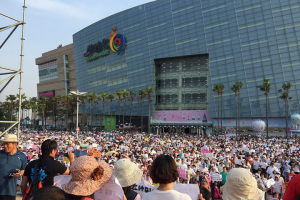 Over 90,000 people showed up in Kaohsiung, the southern part of Taiwan, to protest against the government's initialization of same-sex marriage equality bill.  <br/>Facebook/EFCGA 