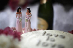 A wedding cake is seen at a reception for same-sex couples at The Abbey in West Hollywood, California, July 1, 2013. <br />
<br />
 <br/>Reuters/Lucy Nicholson 