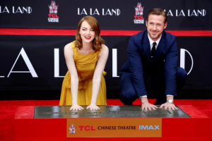 Actors Emma Stone and Ryan Gosling place their handprints in cement during a ceremony in the forecourt of the TCL Chinese theatre in Hollywood, California U.S., December 7, 2016. <br/>Photo: REUTERS/Mario Anzuoni