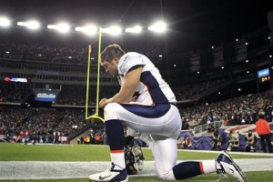 Denver Broncos quarterback Tim Tebow prays before the NFL AFC Divisional playoff football game against the New England Patriots in Foxborough, Massachusetts, January 14, 2012. <br />
<br />
 <br/>Reuters/Adam Hunger