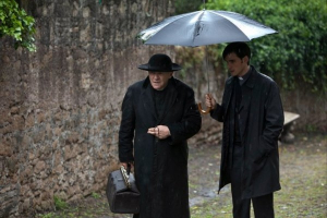 Anthony Hopkins (left) as Father Lucas and Colin O’Donoghue as skeptical seminary student Michael Kovack in New Line Cinemas psychological thriller <br/>Warner Bros. Pictures