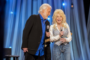 Dolly Parton and Kenny Rogers perform in the 