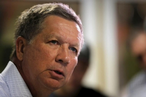 Republican presidential candidate and Ohio Governor John Kasich answers questions from reporters following a tour of the Red Hook Brewery in Portsmouth, New Hampshire July 13, 2015. <br />
 <br/>Reuters/Brian Snyder
