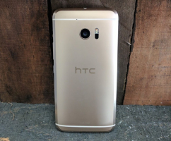 The HTC 11 is expected to arrive on April of next year.  <br/>Twitter