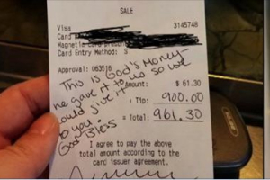The customer left Sarah Clark, who is weeks away from giving birth to her first child, $900 dollars as her tip. <br/>Twitter