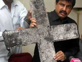 Shahbaz Bhatti (R), chairman of the All Pakistan Minorities Alliance, shows a cross which was burned during an attack on a church in central Punjab province on Saturday during a news conference in Islamabad Nov. 14, 2005. <br/>Reuters/Faisal Mahmood