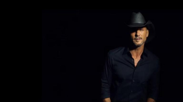 Tim McGraw‘s “Humble and Kind” won for Best Country Song at the 2017 Grammy Awards on Feb. 12, 2017, and songwriter Lori McKenna broke up at the podium in making her acceptance speech. “Humble and Kind” beat out Keith Urban‘s “Blue Ain’t Your Color,” Thomas Rhett‘s “Die a Happy Man,” Maren Morris, “My Church” and Miranda Lambert‘s “Vice” for the honor.<br />
<br />
<br />
 <br/>McGraw Humble and Kind