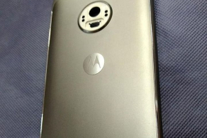 Back portion of the Moto G5 Plus spotted in leaked image, arrives in a nice metal chassis. <br/>Weibo