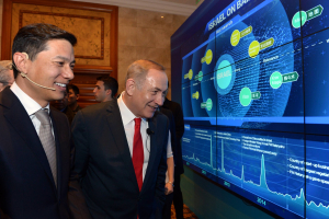 Israeli Prime Minister Benjamin Netanyahu (center) with Chinese internet entrepreneur Robin Li (left) in Beijing March 21. During his trip to China, Netanyahu met with the heads of nearly a dozen of that country’s largest corporations about investment in Israel. Credit: Haim Zach/GPO. <br/>