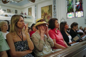 People cry while they attend the last mass at the Church of Our Lady of Peace in New York. <br/>Reuters 