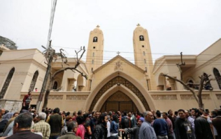Egyptians gather in front of a Coptic church that was bombed on Sunday in Tanta, Egypt, April 9, 2017. <br />
 <br/>Reuters/Mohamed Abd El Ghany