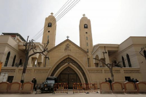 Security forces stand outside the Coptic church that was bombed on Sunday in Tanta, Egypt, April 10, 2017. <br />
 <br/>Reuters/Mohamed Abd El Ghany