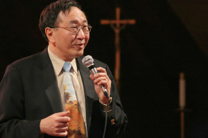 Dr. Thomas In-Sing Leung, honorary chairman of Cultural Regeneration Research Society, delivered a hope-filled message at Hong Kong E.F.C.C. Kong Fok Church last Sunday. <br/>Gospel Herald 