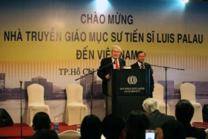 Luis Palau speaks at the pastors conference in Ho Chi Minh City, Vietnam from March 16-17, 2010. <br/>Luis Palau Association/Brad Person