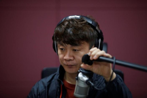 Kim Chung-seong, a North Korean defector and a Christian missionary, adjusts a microphone during a radio broadcast at a radio station in Seoul, South Korea, April 21, 2016.  <br/>Reuters/Kim Hong-Ji 