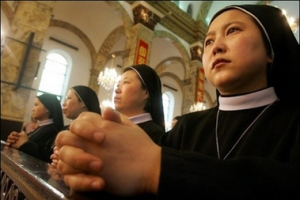 File photo shows Catholic nuns of the Chinese government-sanctioned Catholic Church praying at Immaculate Conception South Cathedral in Beijing. Eleven Catholic priests from the underground church remain imprisoned in regions throughout China, Catholic-affiliated news media reported on Thursday. <br/>(AFP/File/Frederic J Brown)