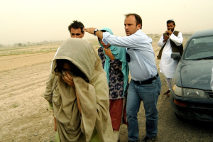 Two female hostages are escorted after being freed by Taliban who kidnapped 23 Korean Christian missionaries in Afghanistan in July 2007. <br/>The Korean Herald
