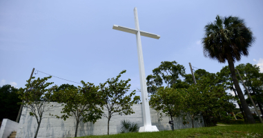 Supreme Courts orders Pensacola officials  to take down a cross in  Bayview Park <br/>