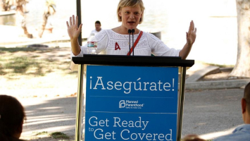 Actress Martha Plimpton speaks during an Affordable Care Act outreach event hosted by Planned Parenthood for the Latino community in Los Angeles, California September 28, 2013.  <br/>Reuters