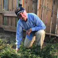 WWII veteran John Middlemas took a knee to demonstrate the importance of loving others - 