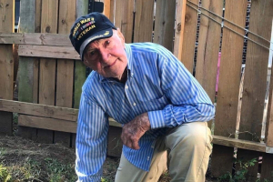 WWII veteran John Middlemas took a knee to demonstrate the importance of loving others - 