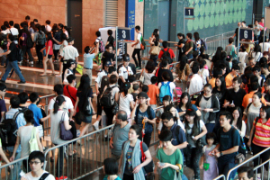 At around 10 a.m., crowd of people line up to enter the 2011 Hong Kong Book Fair held from July 20-26 at the Hong Kong Convention and Exhibition Centre (HKCEC). <br/>Gospel Herald