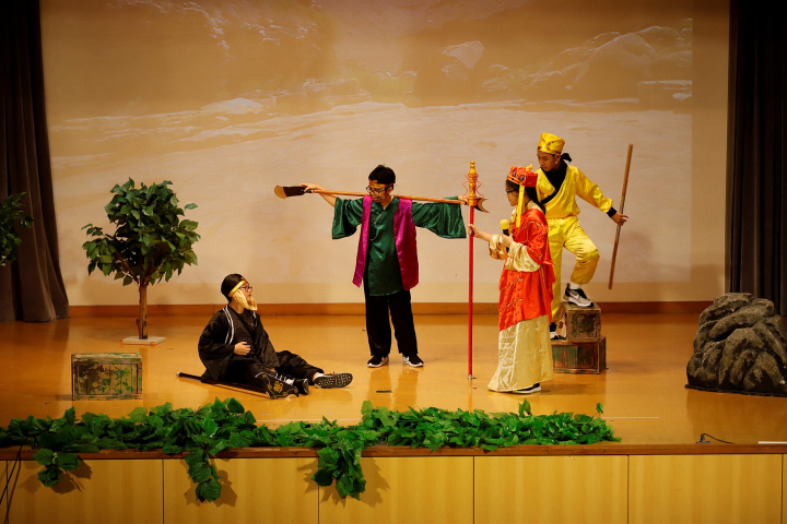 YMCA Middle School: Interdisciplinary learning with the theme of the Chinese historical masterpiece Journey to the West. (Photo: Courtesy of YMCA)