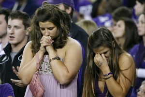 Texas Christian University (TCU) students pray in Glendale, Arizona. <br/>Reuters/Rick Scuteri