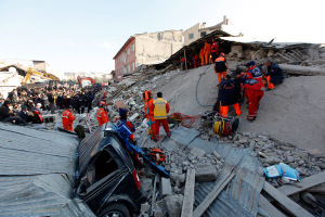 Rescue workers work to save people trapped under debris after an earthquake in Ercis, near the eastern Turkish city of Van, early October 24, 2011. More than 200 people were killed and hundreds more feared dead on Monday after an earthquake struck parts of southeast Turkey, where rescue teams worked through the night to try to free survivors crying for help from under rubble. <br/> REUTERS / Umit Bektas
