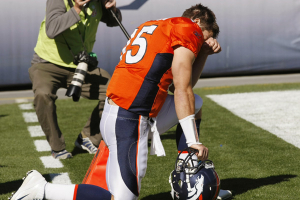 Denver Broncos starting quarterback Tim Tebow kneels down in the endzone in Denver October 30, 2011. <br/>Reuters/Rick Wilking