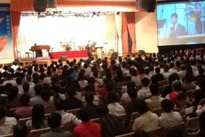 Renowned Chinese evangelist Boli Zhang preached to 5,000 people in Singapore during a three-day evangelistic event, where around 400 people came to Christ; in addition, he setup the fourth branch church there. <br/>(Photo Courtesy of Rev. Zhang Boli)