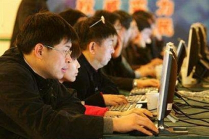 The total number of internet users in China is estimated to have surpassed 500 million as of November 2011, whicmeaning that one of every three Chinese uses internet, the China Internet Network Information Center (CNNIC) said Wednesday. <br/>AP