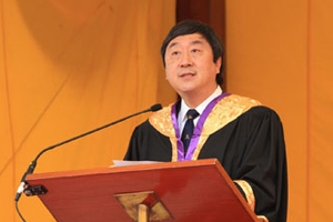 Chinese University of Hong Kong President Joseph Jia-Yiu Sung encourages CUHK students to act justly, walk humbly, and love mercy at the graduation ceremony last year. (CUHK) <br/>CUHK