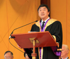 Dr. Joseph Sung, Christian educator and principle of Chinese University of Hong Kong, encourages the ''freshmen'' at the opening ceremony for the 2012-2013 school years to take heart in preparation for meaningfully experiencing the four years of university life. <br/>