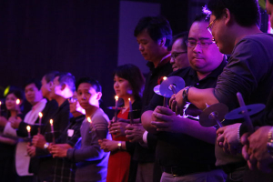 Receiving the candles from TMEA executive director Andrew Man-Fai Yuen and Hong Kong celebrity Fiona Leung, church leaders from the 13 states and capitols of Malaysia passed them to each other, which symbolizes their unity to spread the gospel through media, allowing miracles to happen in more places. <br/>Hong Kong TMEA