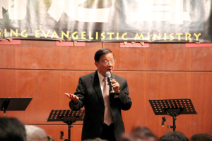 James Yuan-He Chu, father of Chinese McDonald's, gives his testimony during a fundraising dinner banquet held in Vancouver, British Columbia, in April 2011. <br/>Gospel Herald