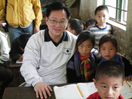 Dr. Reuben K. Chen visited and supported the children in the impoverished mountain regions of Yunnan Province in China. <br/>Provided by Interviewee