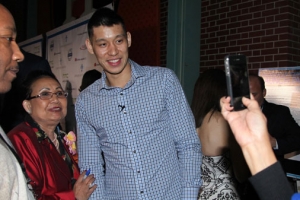 The Jeremy Lin Foundation held its inaugural event on Valentine's Day with the aim of helping underprivileged children. <br/>Chinanews.com