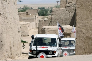 International Red Cross vehicles carry the Taliban representatives to the Afghan Red Crescent Society of Gazni province, where the Taliban and Korean delegations will discuss for fate of the Korean hostages in the city of Ghazni province, west of Kabul, Afghanistan on Tuesday, Aug. 28, 2007. <br/>(Photo: AP /Musadeq Sadeq) 