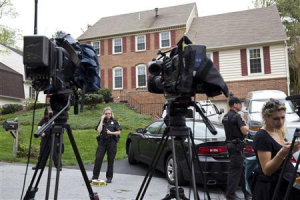 Police and members of the media stand in front of the home of Ruslan Tsarni, uncle of Tamerlan and Dzhokar Tsarnaev, the suspects in the Boston Marathon bombing, in Montgomery Village, Maryland April 19, 2013. <br/>REUTERS/Joshua Roberts