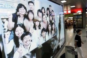 A South Korean woman walks past a TV showing a program displaying pictures of the remaining South Korean hostages in Afghanistan at a railway station in Seoul, South Korea, Thursday, Aug. 30, 2007. Taliban militants were expected to release seven remaining hostages after 4 p.m. (1130 GMT) on Thursday, bringing to an end a six-week drama that saw two captives executed, an Afghan elder involved in the talks said. <br/>(Photo: AP Images / Lee Jin-man)
