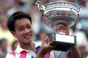 At age 17, Michael Chang became the youngest player to win 1989 French Open and Grand Slam championship, ended the American drought when he became the first American male to win the tournament since 1955. <br/>Michael Chang