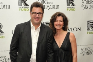 Vince Gill and his wife Amy Grant.  <br/>