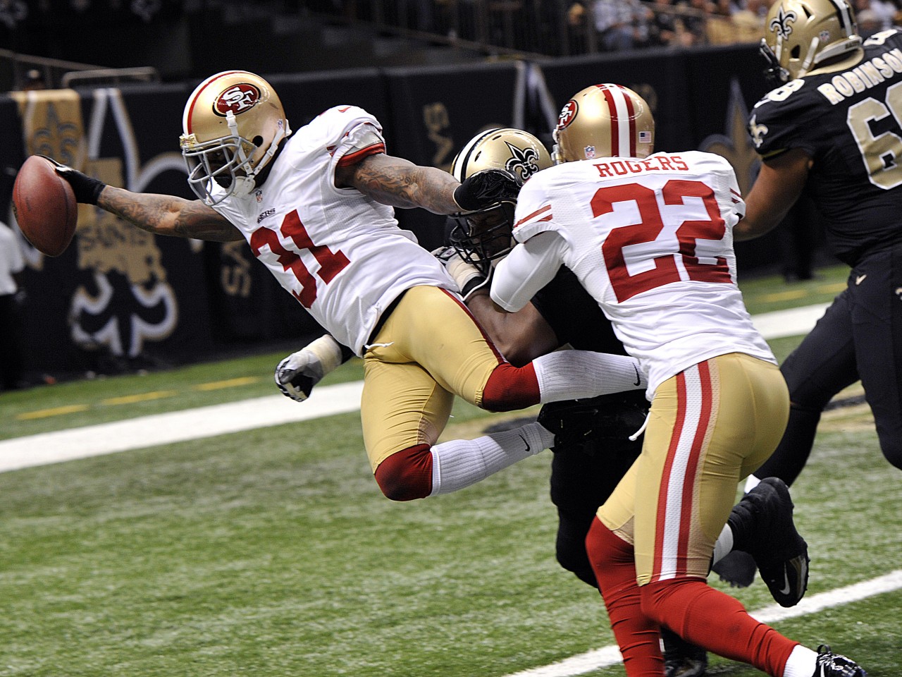 San Francisco 49ers strong safety Donte Whitner (31) scores on a touchdown run in the second half of an NFL football game against the New Orleans Saints in New Orleans, Sunday, Nov. 25, 2012. (AP Photo/Bill Feig)