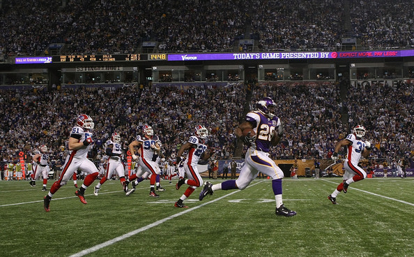Adrian Peterson #28 of the Minnesota Vikings rushes for a touchdown against the Buffalo Bills at the Mall of America Field at the Hubert H. Humphrey Metrodome on December 5, 2010 in Minneapolis, Minnesota.(Getty Images)