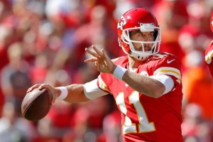 Kansas City Chiefs quarterback Alex Smith (11) passes to a teammate during the first half of an NFL football game against the Oakland Raiders at Arrowhead Stadium in Kansas City, Mo., Sunday, Oct. 13, 2013. <br/> (Ed Zurga, AP)
