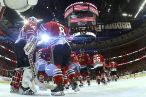 Chicago Blackhawks and Boston Bruins back in familiar territory heading into Game 6 of NHL Finals for 2012-2013 season.   <br/>POOL/REUTERS