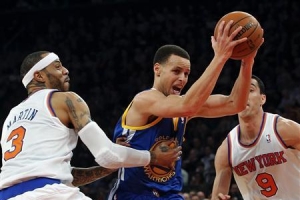 Golden State Warriors guard Stephen Curry (C) drives between New York Knicks forward Kenyon Martin (3) and guard Pablo Prigioni (9) in the second quarter of their NBA basketball game at Madison Square Garden in New York, February 27, 2013. <br/>REUTERS/RAY STUBBLEBINE