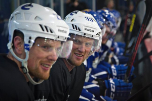 Canucks forward Daniel Sedin (left) and his brother Henrik practise with the University of British Columbia Thunderbirds in Vancouver, B.C., Jan. 7, 2013. <br/>(ANDY CLARK/Reuters)